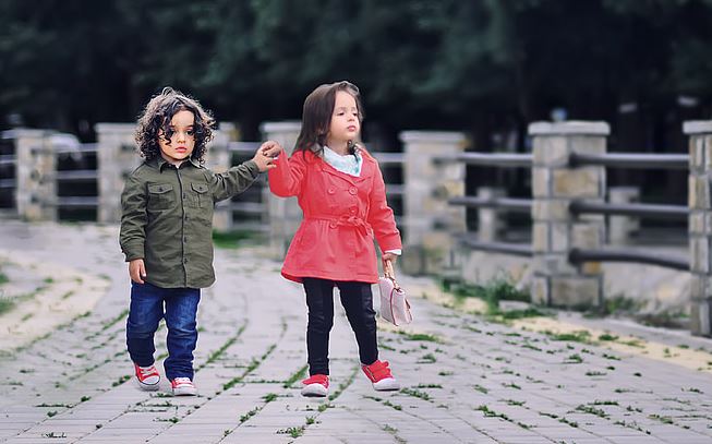 情感咨询：怎么和喜欢的女生聊天，才能追求到她？