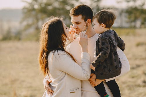 婆婆处处欺负我，老公也不帮我，该怎么改善？