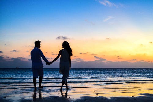 不爱老公爱情人，但我又不想离婚，该如何抉择？